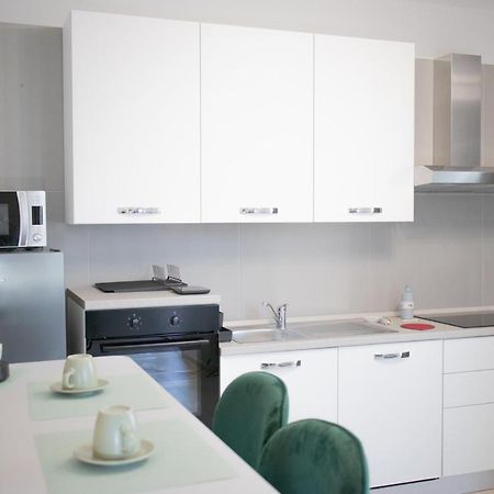 E-Twelve Apartment Наполи Екстериор снимка