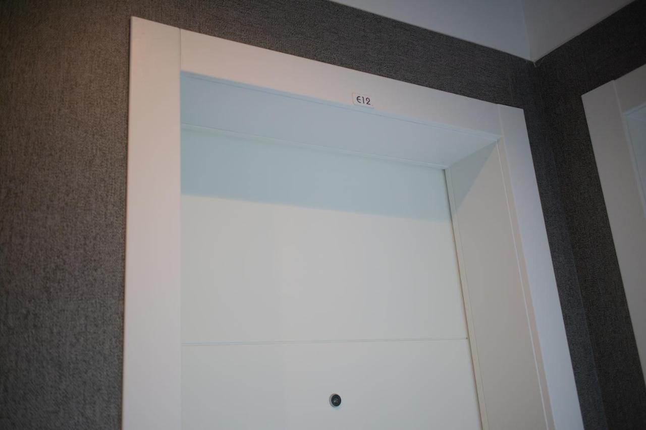 E-Twelve Apartment Наполи Екстериор снимка