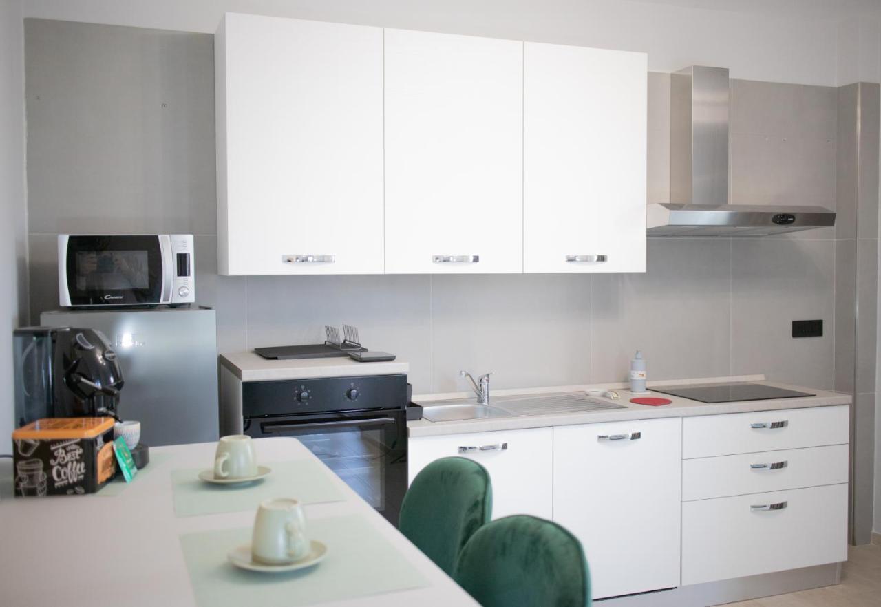 E-Twelve Apartment Наполи Екстериор снимка